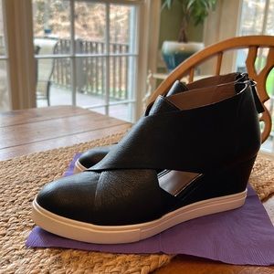 Paolo Linea Navy Leather Wedge Sneakers with side cutouts